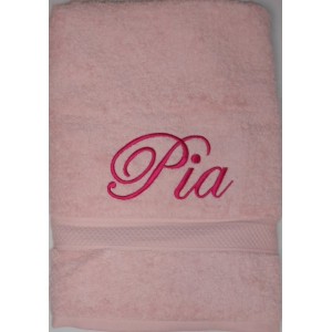 Handdoek roze met Pia geborduurd