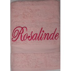 Handdoek roze met Rosalinde geborduurd